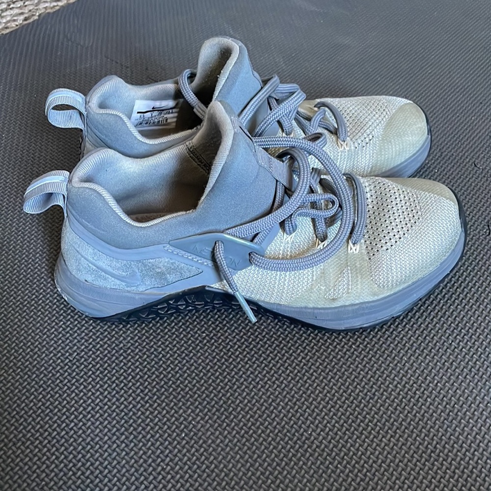 NIKE FLYKNIT METCON 3 - rare gray!